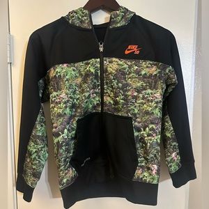Nike boy’s hoodie Sz. S